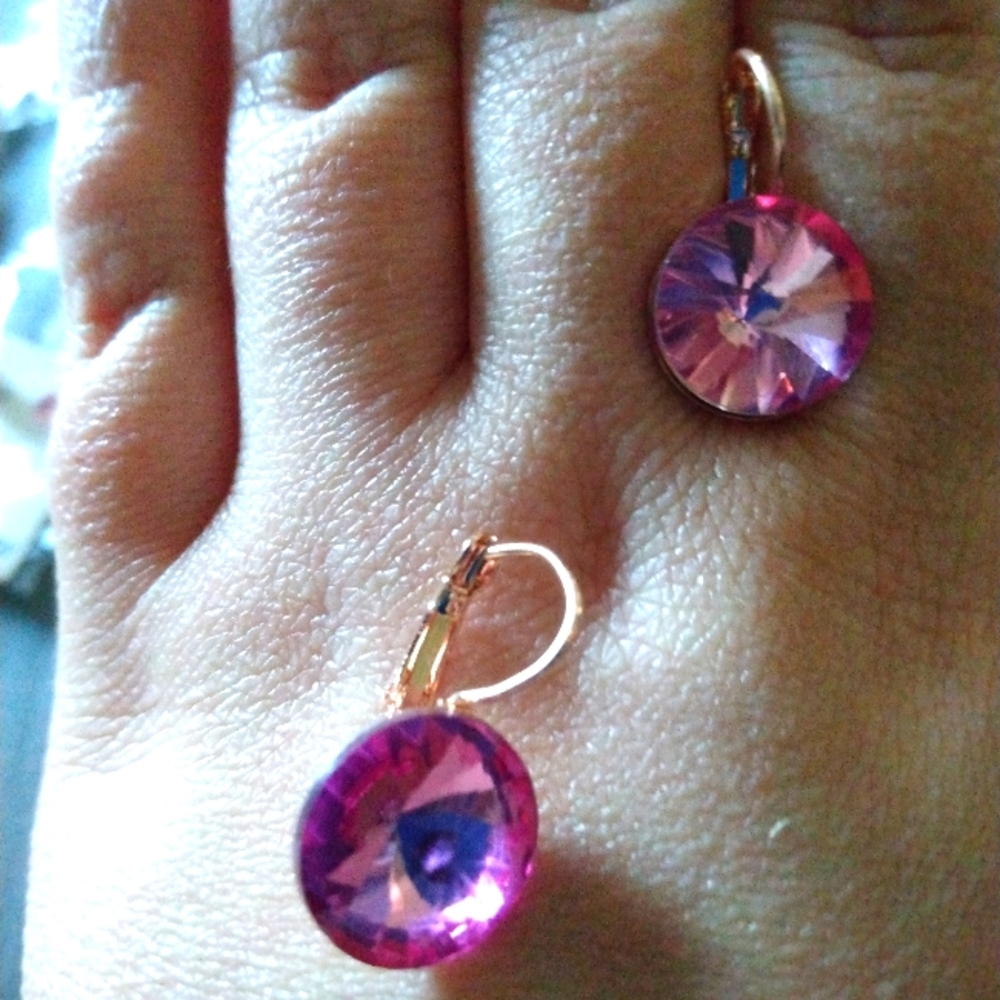 NEW! Gorgeous Round Pink Crystal Earrings - Picture 3 of 6